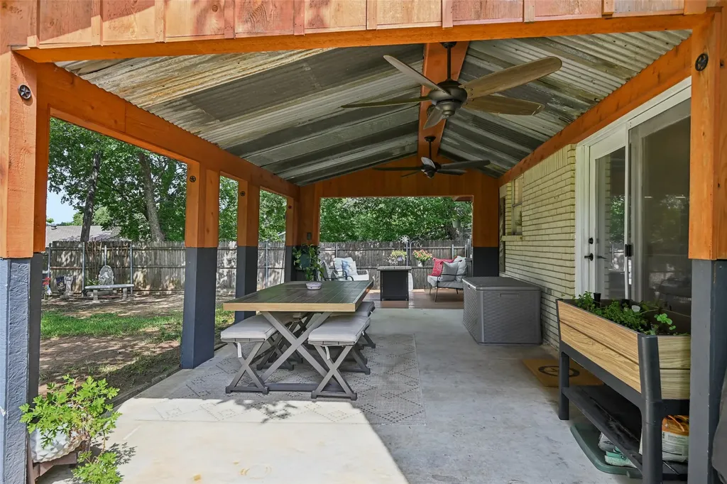 6204 Circleview Drive Haltom City TX 76180