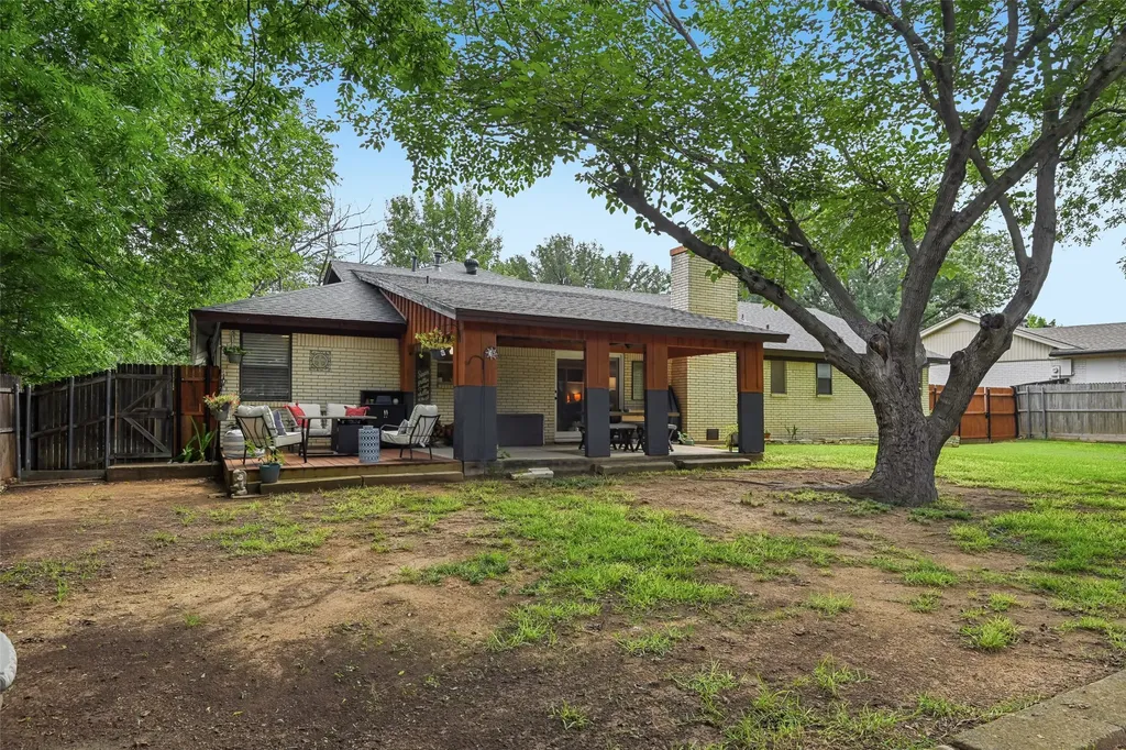 6204 Circleview Drive Haltom City TX 76180
