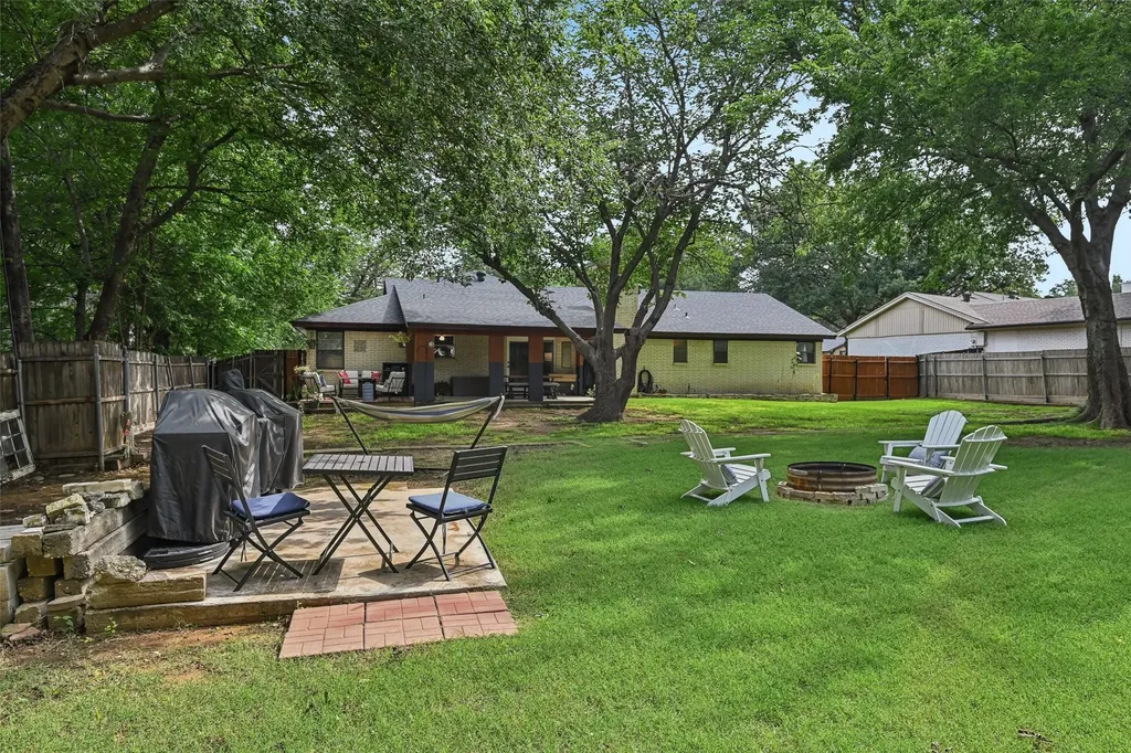 6204 Circleview Drive Haltom City TX 76180