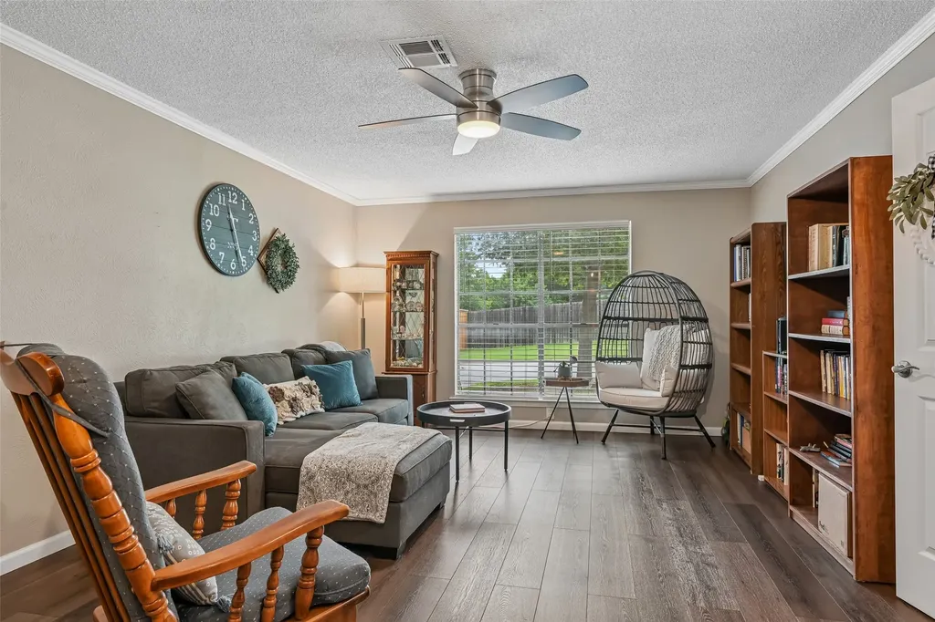 6204 Circleview Drive Haltom City TX 76180