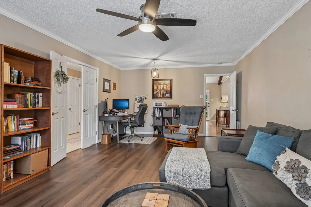6204 Circleview Drive Haltom City TX 76180