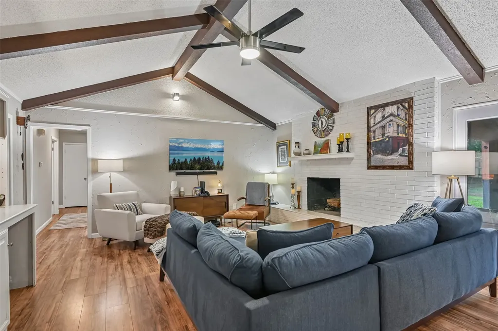 6204 Circleview Drive Haltom City TX 76180