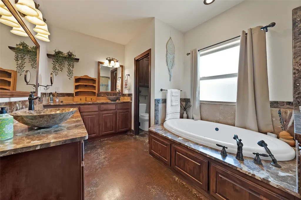 411 N Oak Branch Road Waxahachie TX 75167