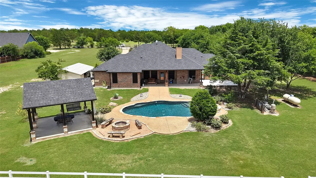 411 N Oak Branch Road Waxahachie TX 75167