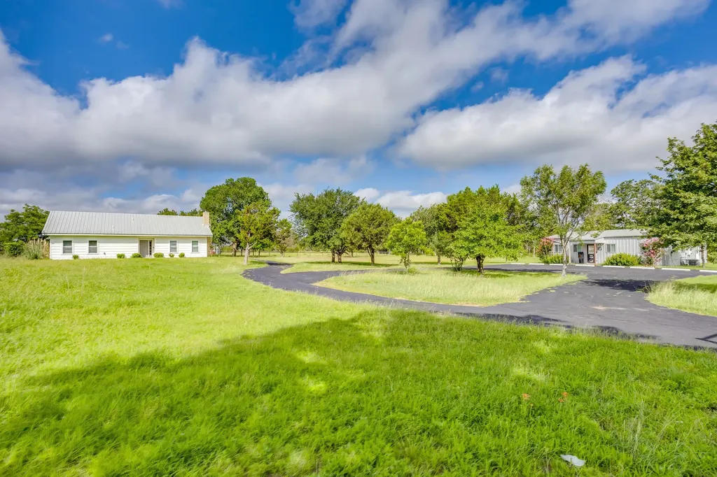 5805 Fall Creek Granbury TX 76049