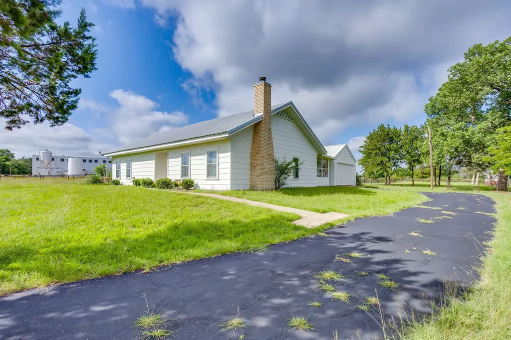 5805 Fall Creek Granbury TX 76049