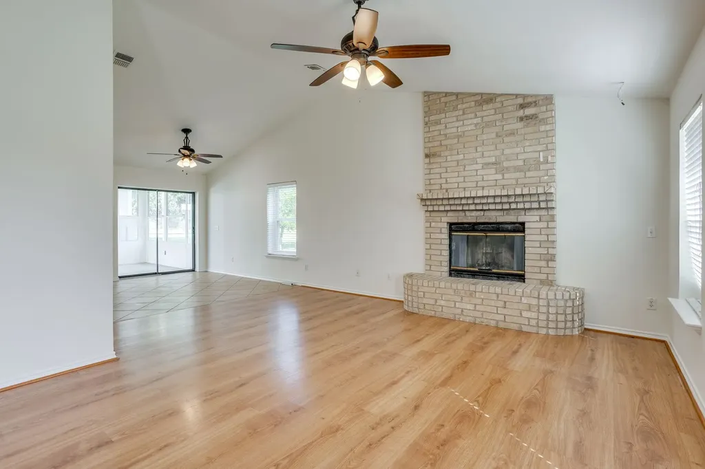 5805 Fall Creek Granbury TX 76049