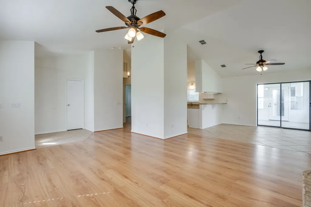 5805 Fall Creek Granbury TX 76049