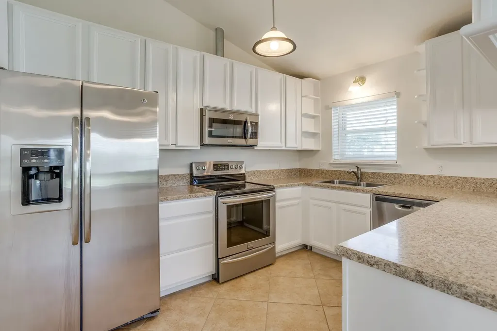 5805 Fall Creek Granbury TX 76049