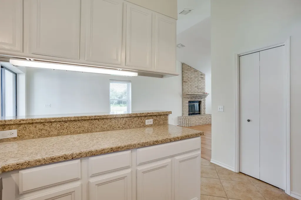 5805 Fall Creek Granbury TX 76049