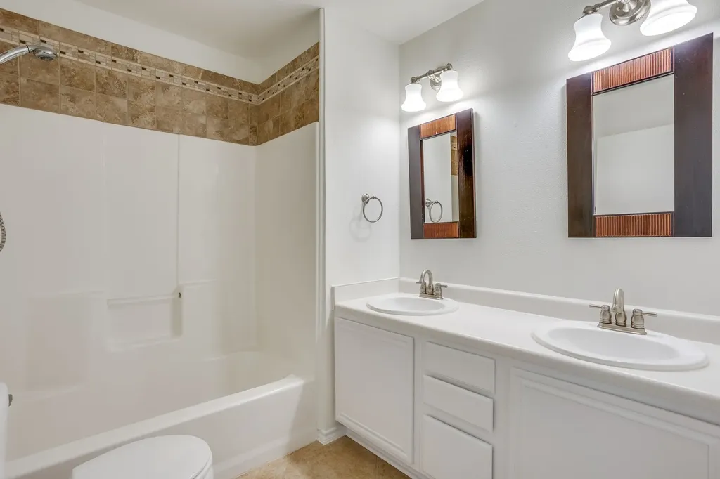 5805 Fall Creek Granbury TX 76049