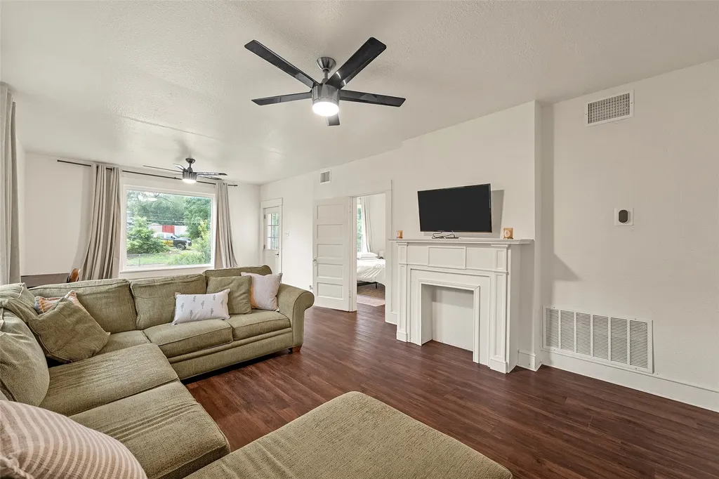 1609 Reuter Avenue Waco TX 76708