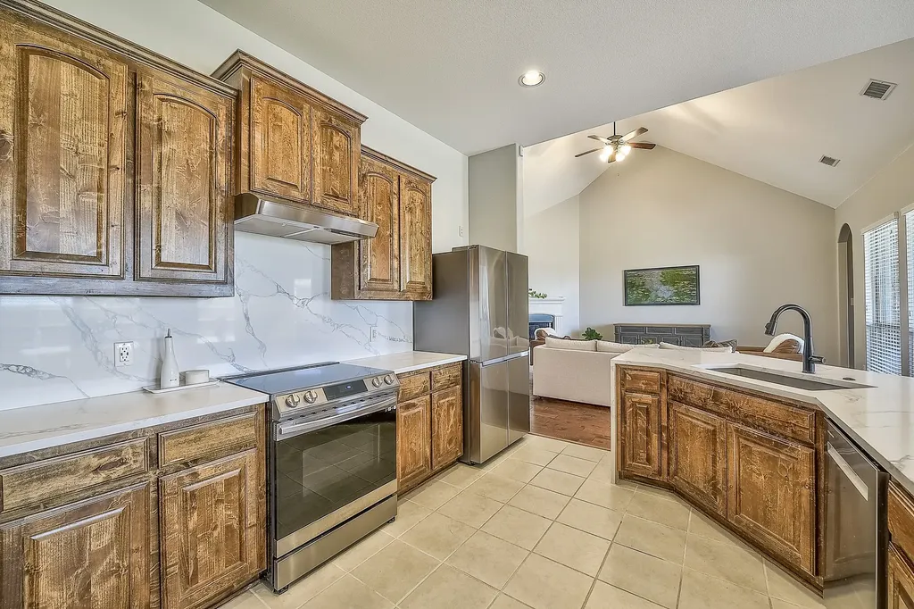 737 Baxter Trail Fate TX 75087