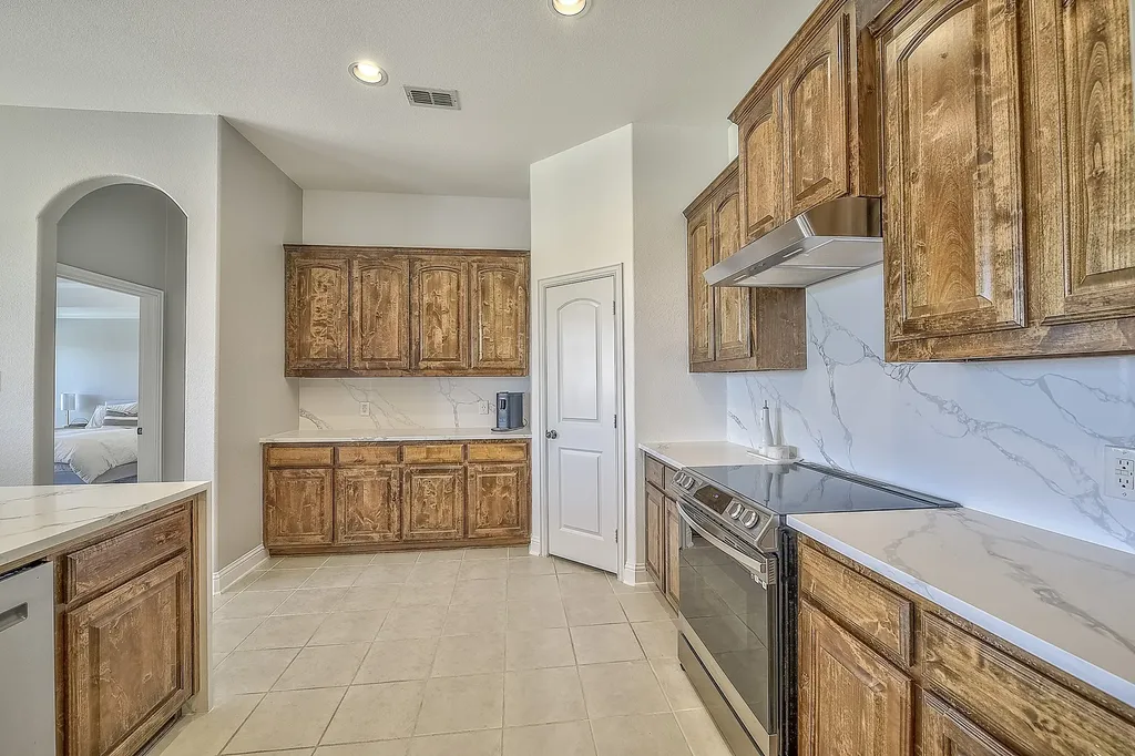 737 Baxter Trail Fate TX 75087