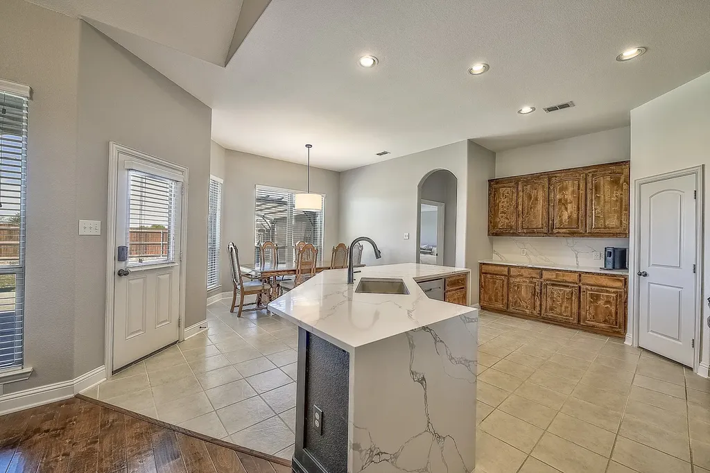 737 Baxter Trail Fate TX 75087