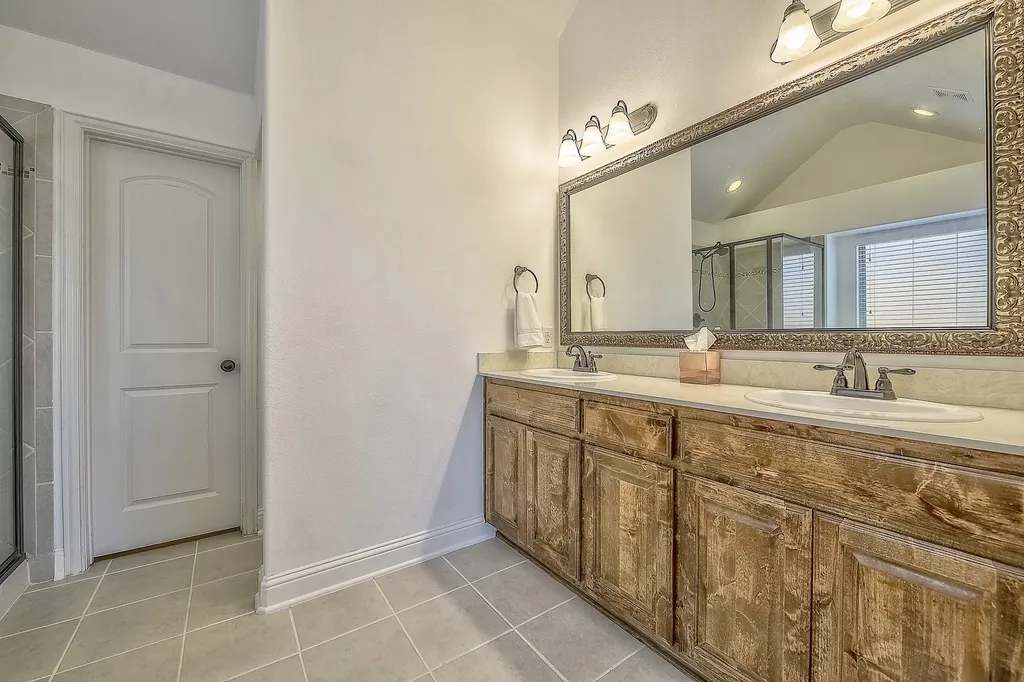 737 Baxter Trail Fate TX 75087