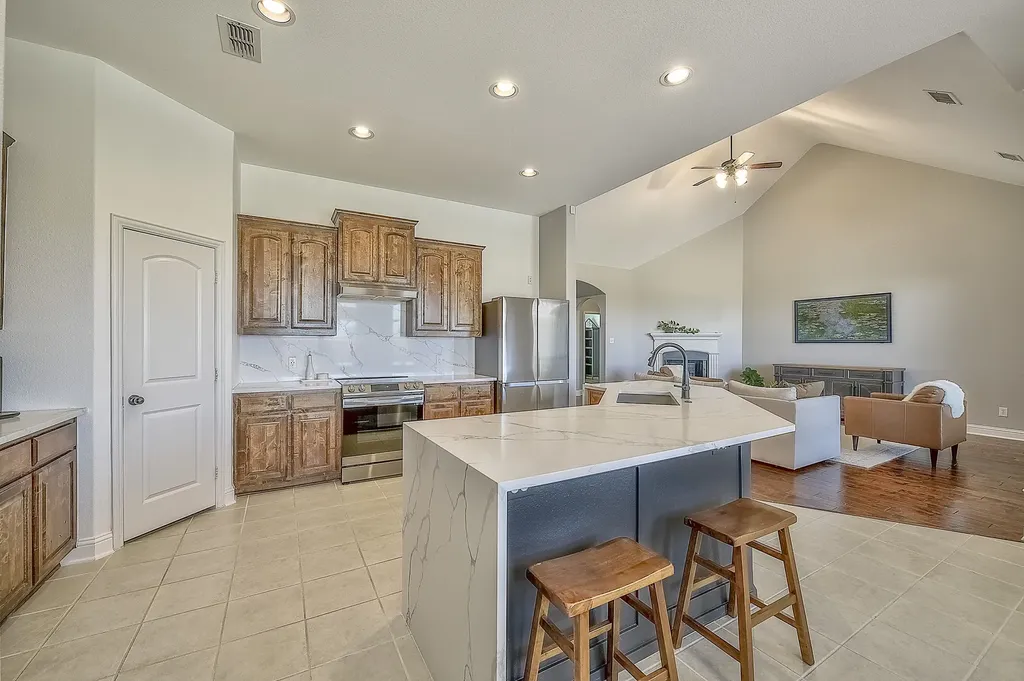 737 Baxter Trail Fate TX 75087