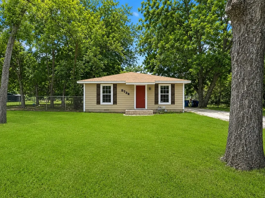 2732 W Collin Street Corsicana TX 75110