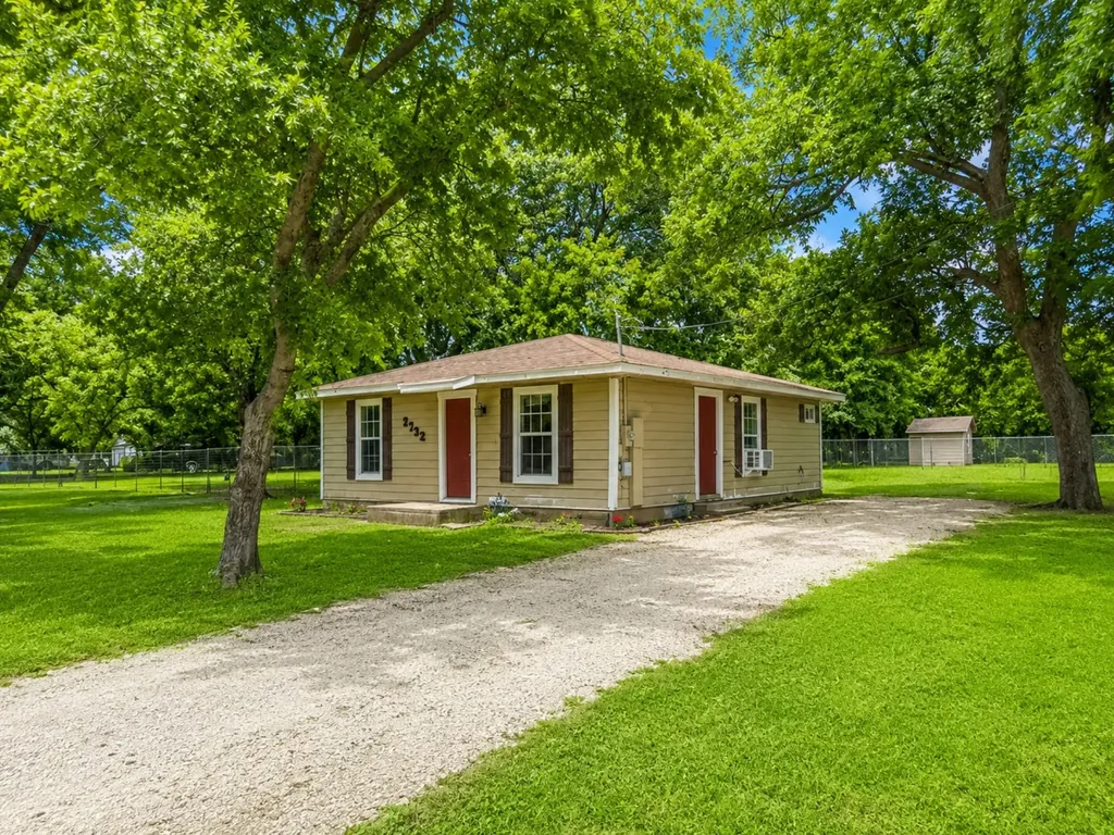 2732 W Collin Street Corsicana TX 75110