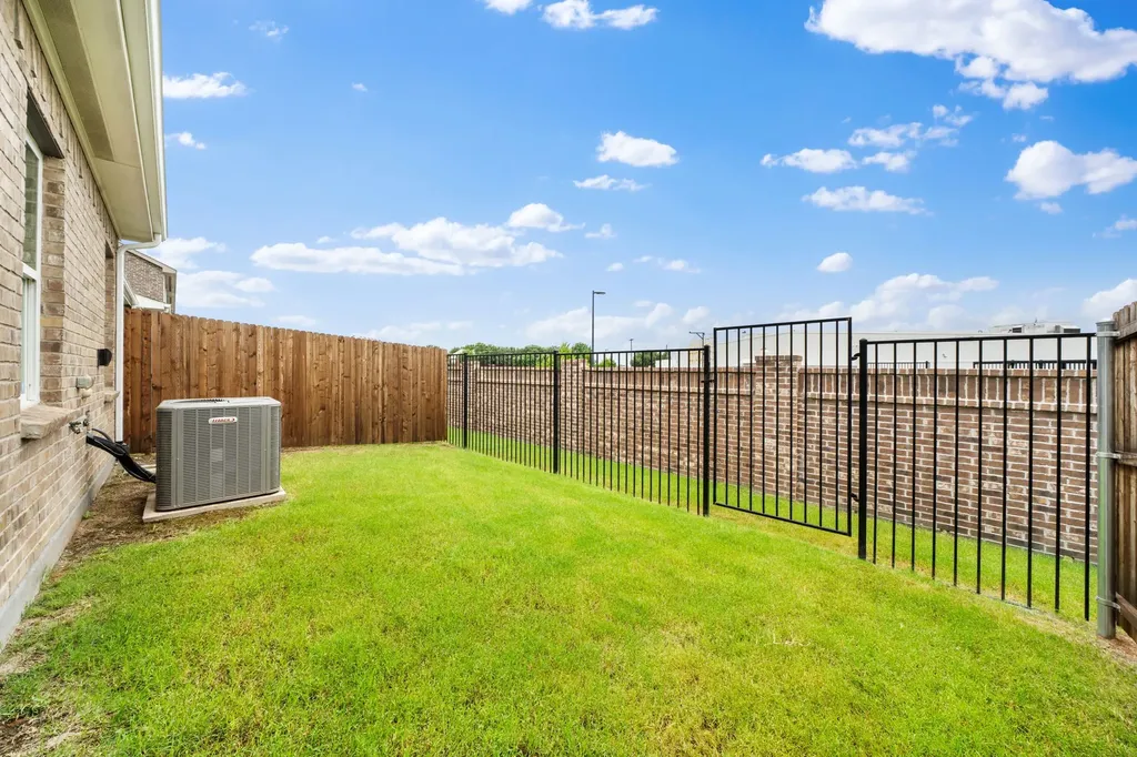 233 Berthe Court Cedar Hill TX 75104