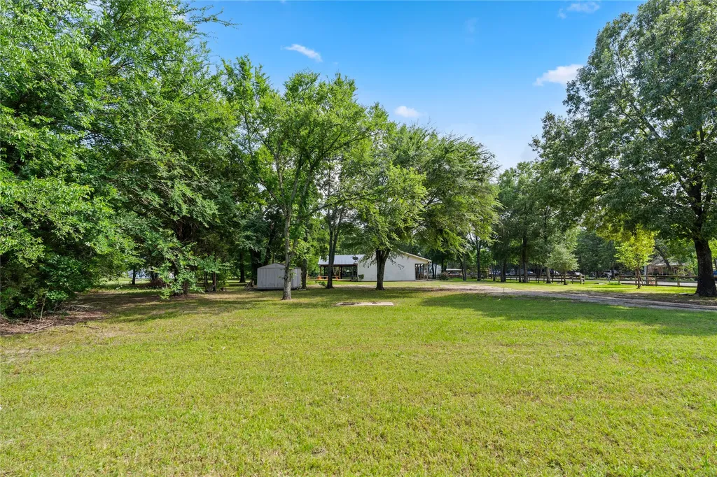 109 Rs County Road 3319 Emory TX 75440