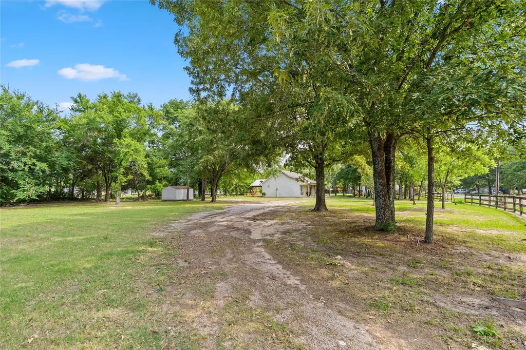 109 Rs County Road 3319 Emory TX 75440