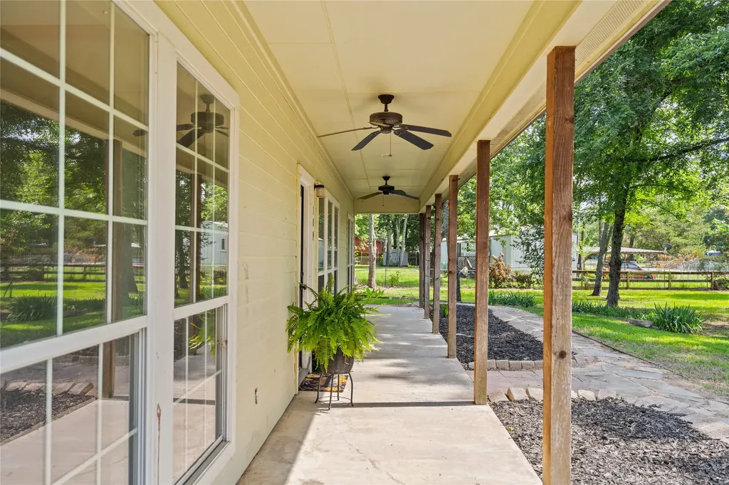 109 Rs County Road 3319 Emory TX 75440