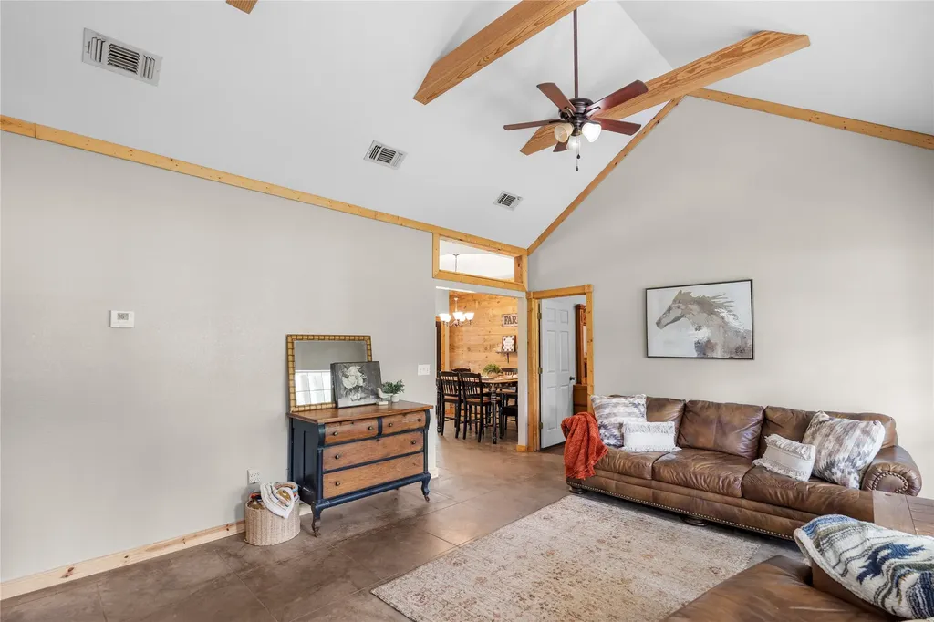 109 Rs County Road 3319 Emory TX 75440