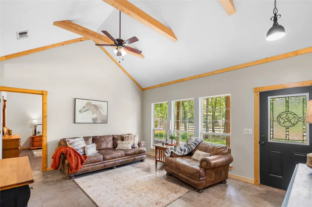 109 Rs County Road 3319 Emory TX 75440