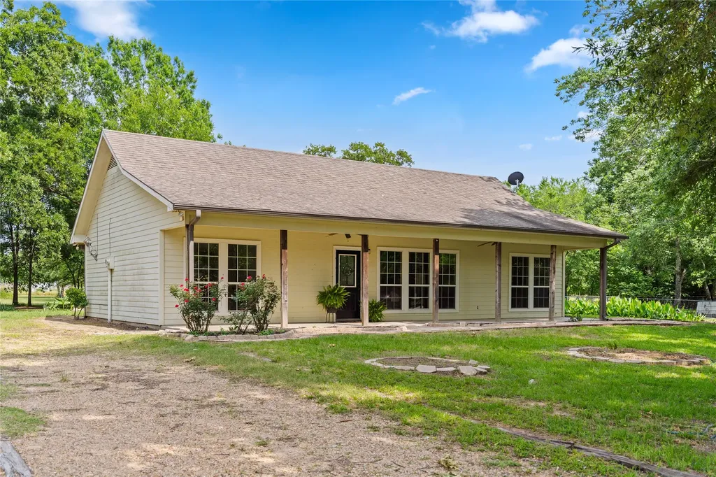 109 Rs County Road 3319 Emory TX 75440