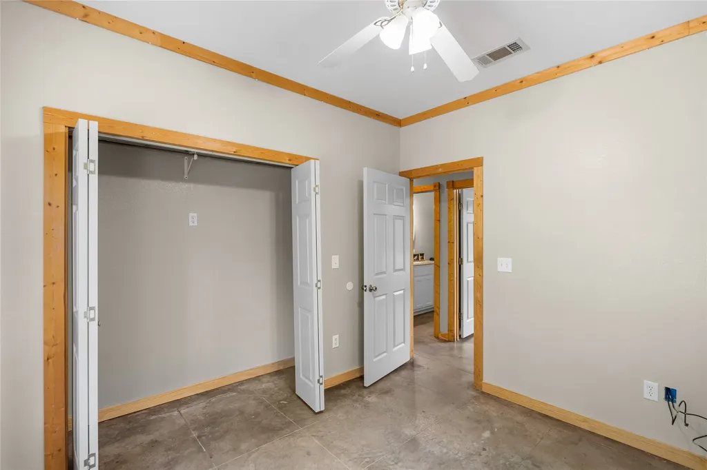 109 Rs County Road 3319 Emory TX 75440