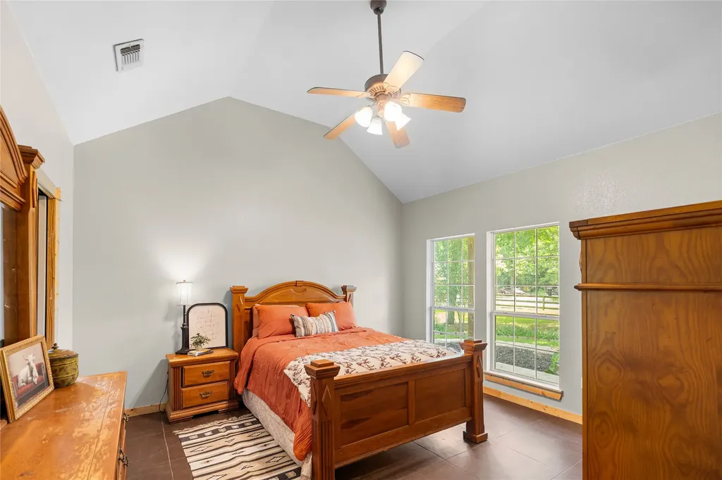 109 Rs County Road 3319 Emory TX 75440