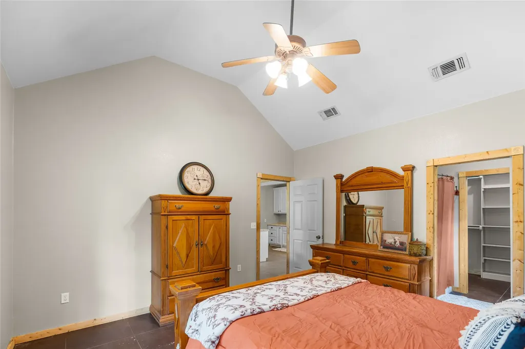 109 Rs County Road 3319 Emory TX 75440