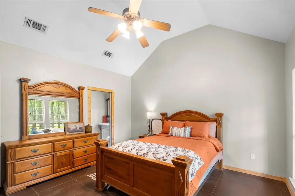 109 Rs County Road 3319 Emory TX 75440