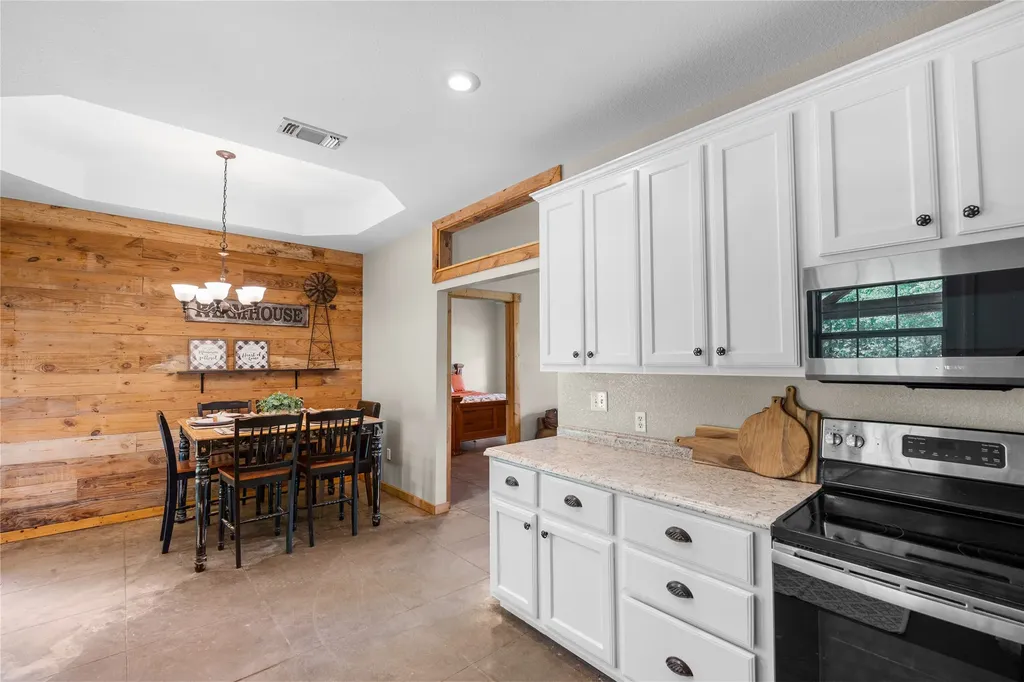 109 Rs County Road 3319 Emory TX 75440