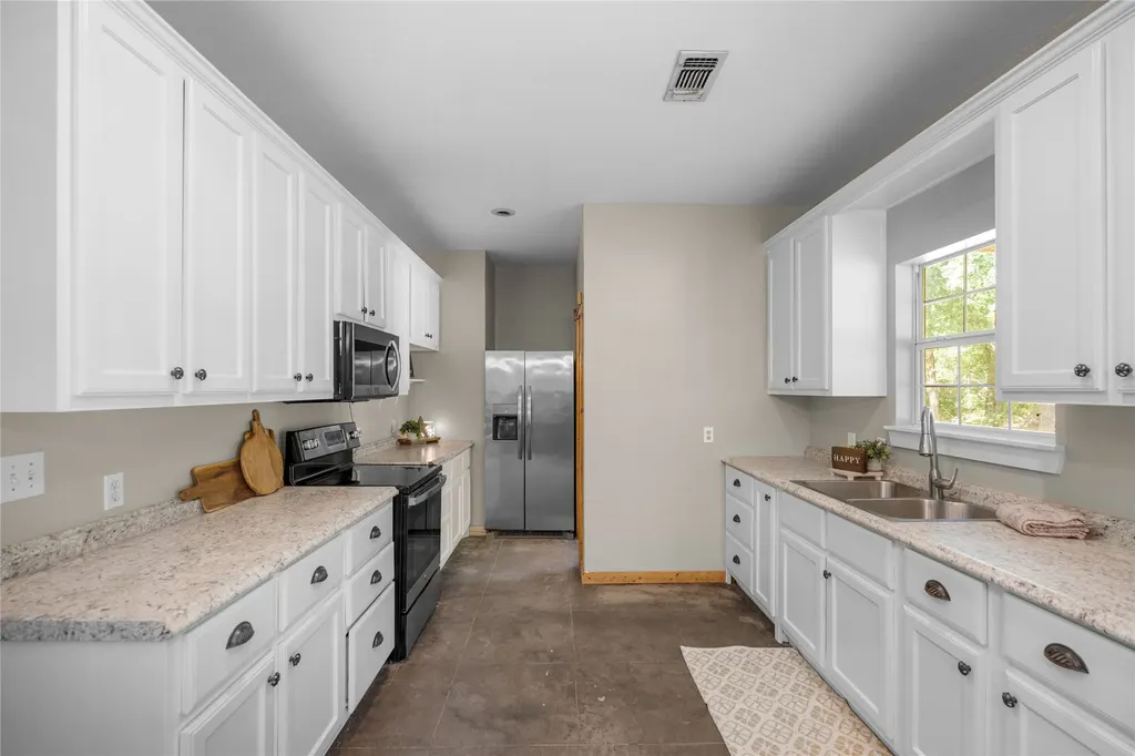 109 Rs County Road 3319 Emory TX 75440
