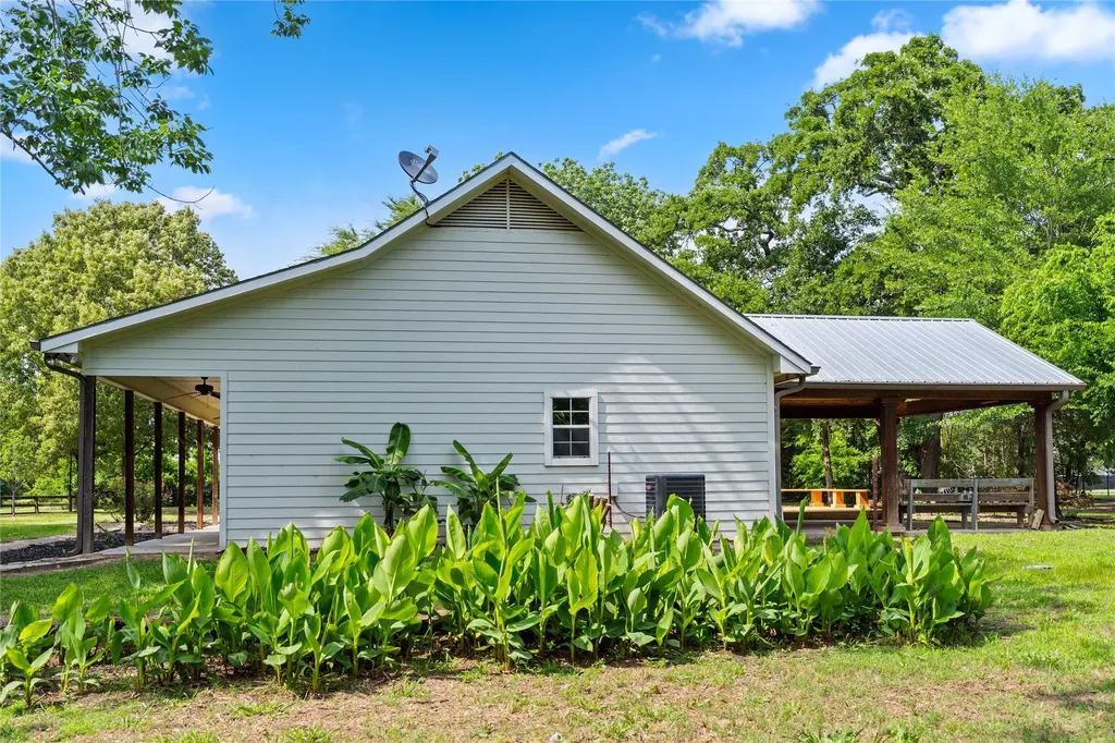 109 Rs County Road 3319 Emory TX 75440