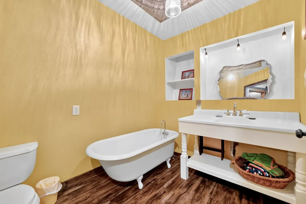 136 King Andrew Court Scroggins TX 75480