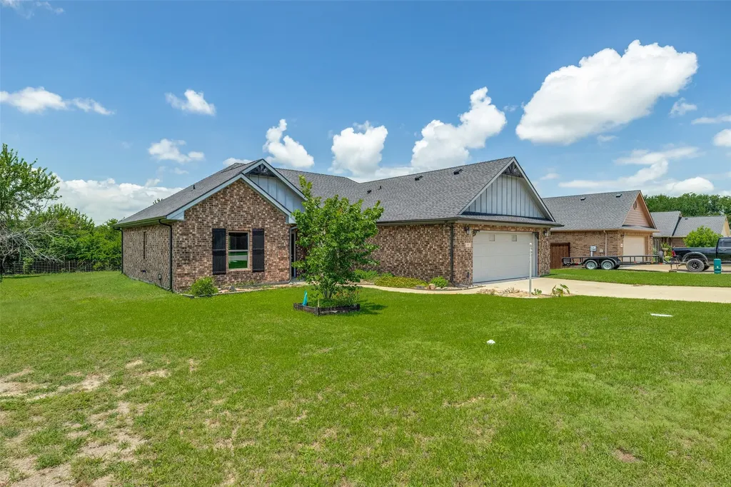 107 Indian Creek Trenton TX 75490