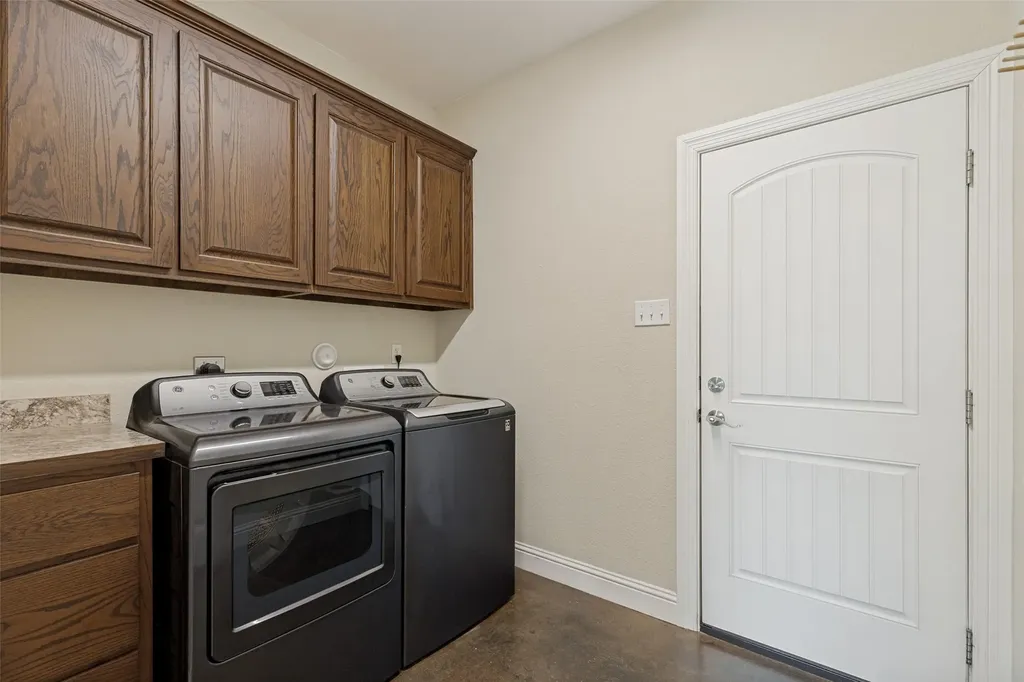 107 Indian Creek Trenton TX 75490