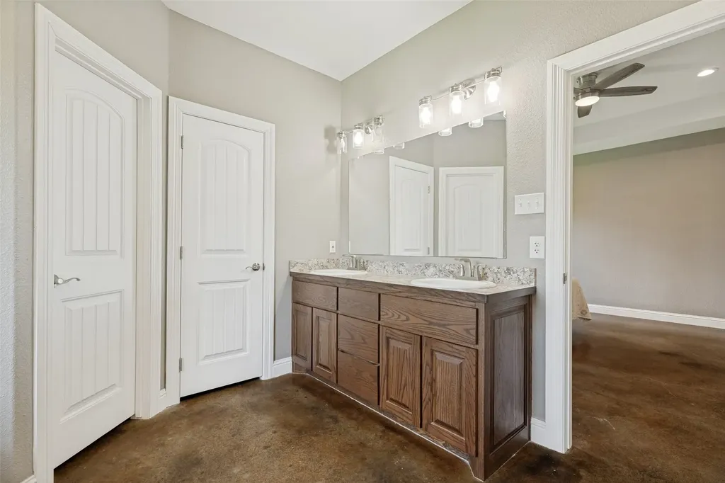 107 Indian Creek Trenton TX 75490