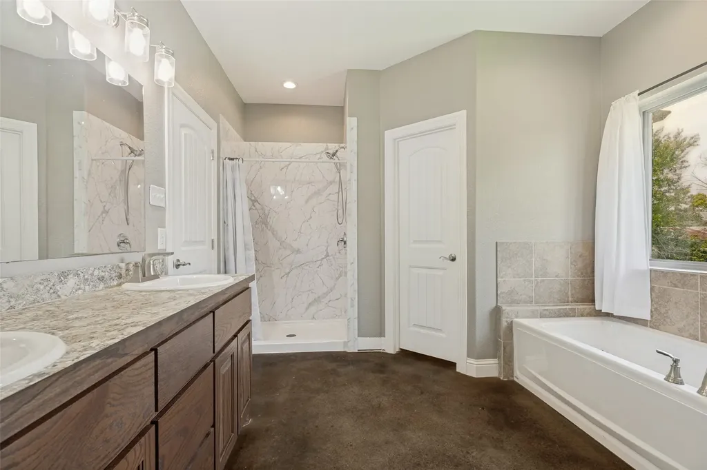 107 Indian Creek Trenton TX 75490