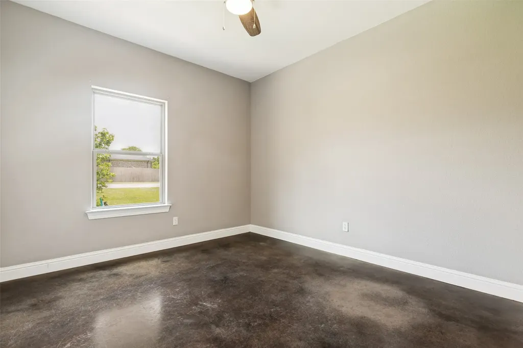 107 Indian Creek Trenton TX 75490