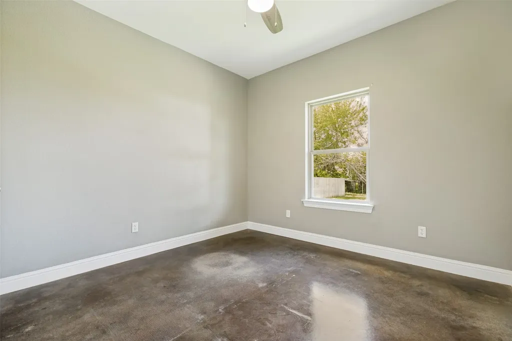 107 Indian Creek Trenton TX 75490