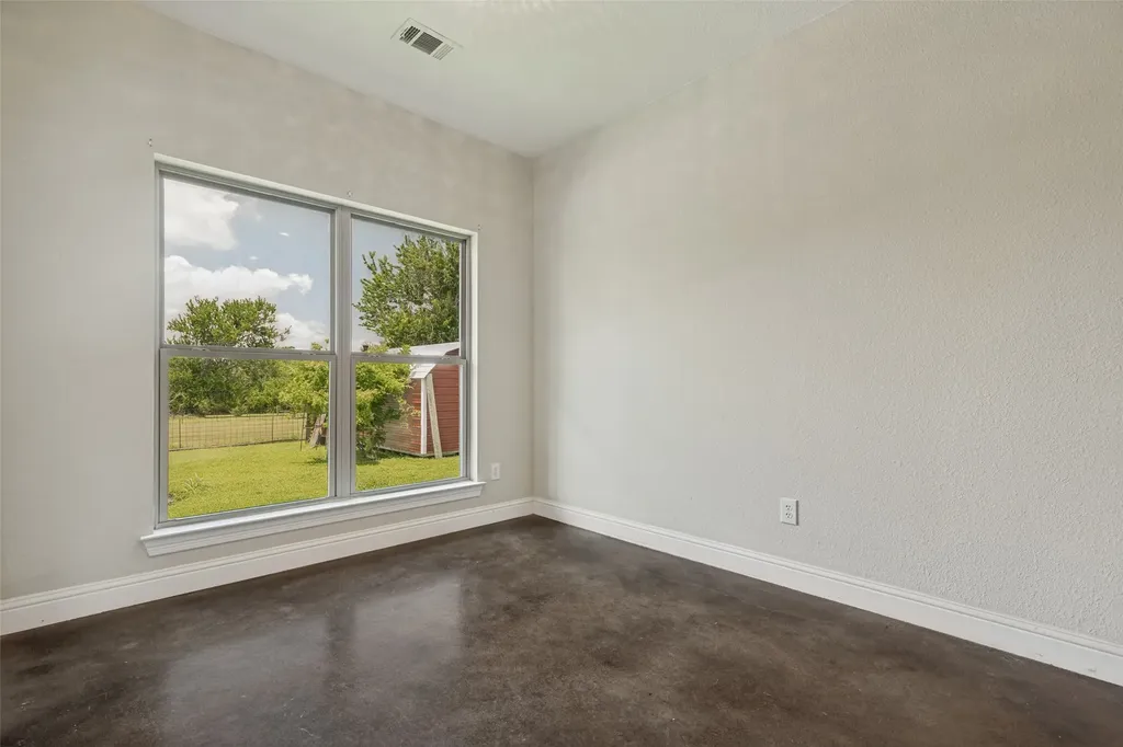 107 Indian Creek Trenton TX 75490