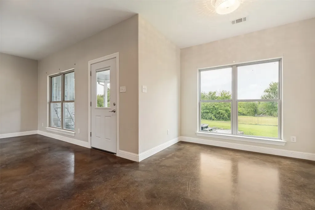 107 Indian Creek Trenton TX 75490