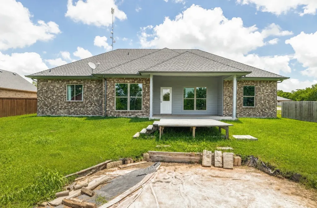 107 Indian Creek Trenton TX 75490