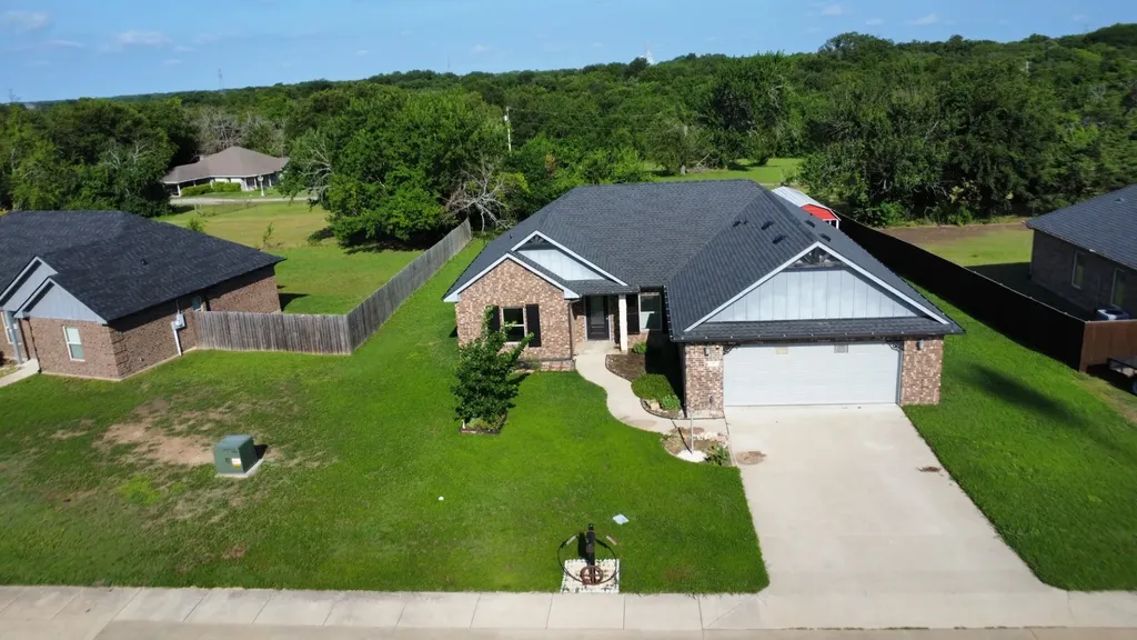 107 Indian Creek Trenton TX 75490