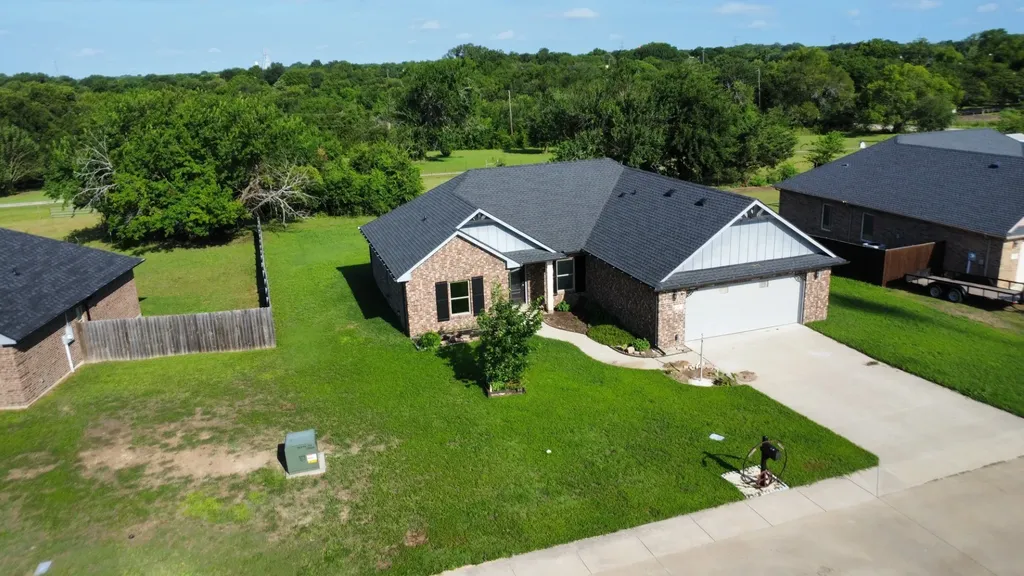107 Indian Creek Trenton TX 75490