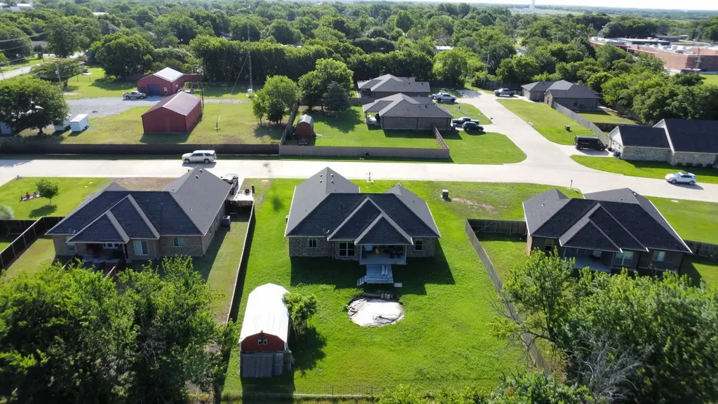 107 Indian Creek Trenton TX 75490